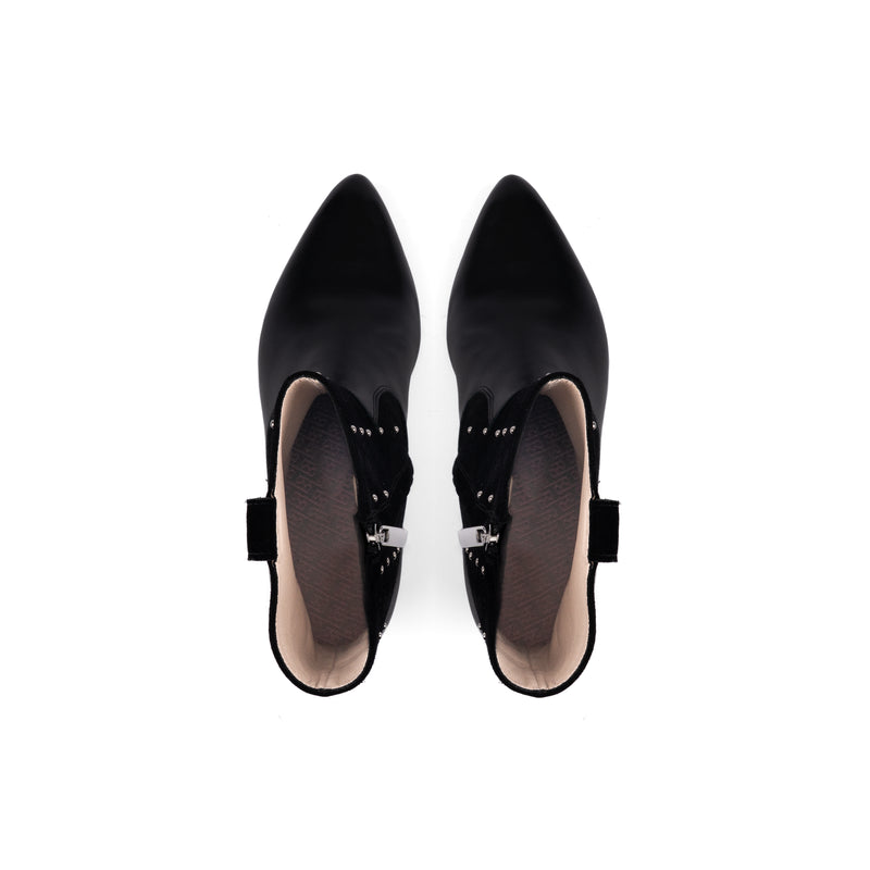 Beth Studs Black